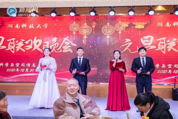 f9dea5d22e664b378c56b68081f59766.jpg 元旦_副本.jpg